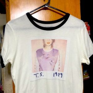 TAYLOR SWIFT 1989 TOUR T-SHIRT SZ L